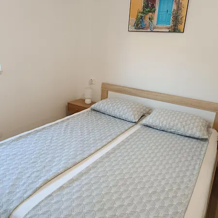 Lush Terrace Διαμέρισμα Πούλα